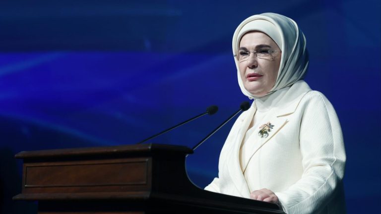 Emine Erdoğan'dan yeni eğitimöğretim yılı mesajı