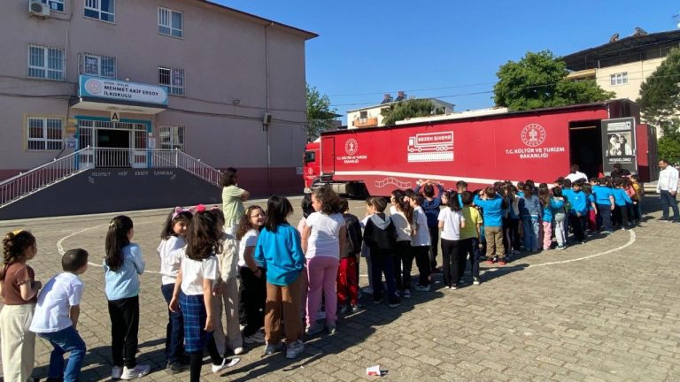 'Çocuklar İçin Gezen Sinema' 8 yılda 1,5 milyondan fazla çocuğa ulaştı
