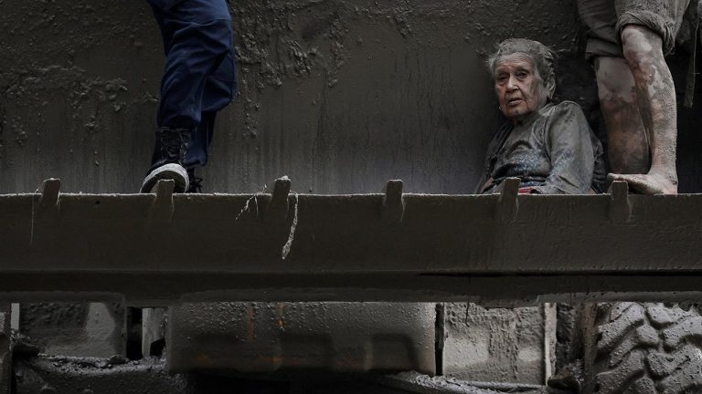 Nepal'deki selde yaşamını yitirenlerin sayısı 1287'ye çıktı