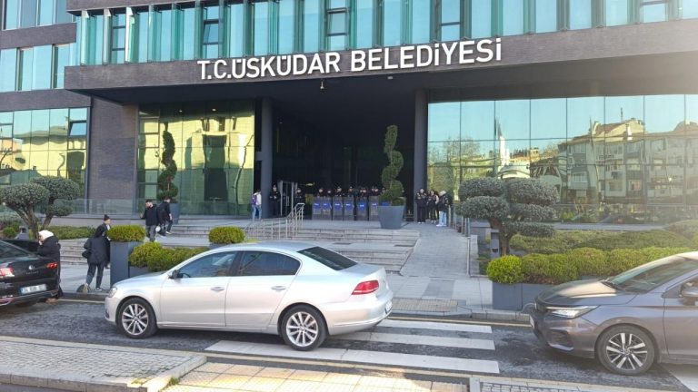 Üsküdar Belediyesine yönelik usulsüzlük soruşturmasında 3 şüpheliye tutuklandı